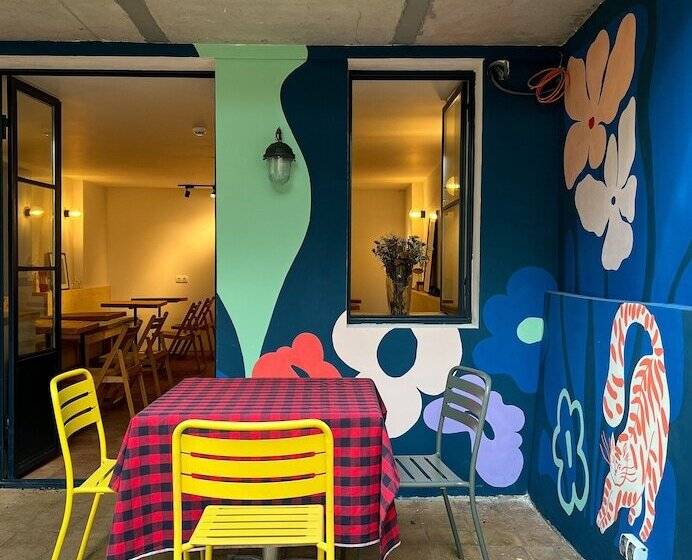 Black Tomato Hostel Kutaisi