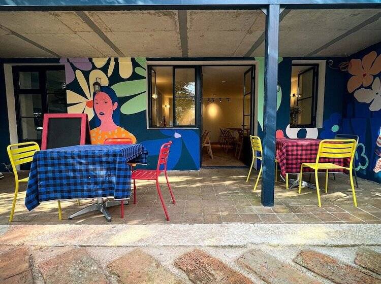 Black Tomato Hostel Kutaisi