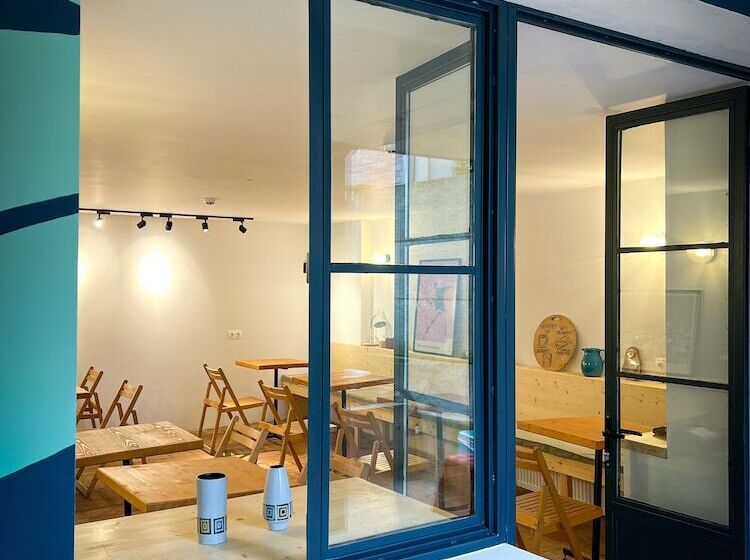 Black Tomato Hostel Kutaisi