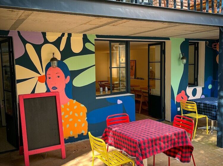 Black Tomato Hostel Kutaisi