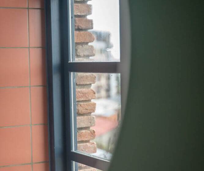 Black Tomato Hostel Kutaisi