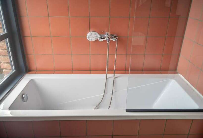 Black Tomato Hostel Kutaisi