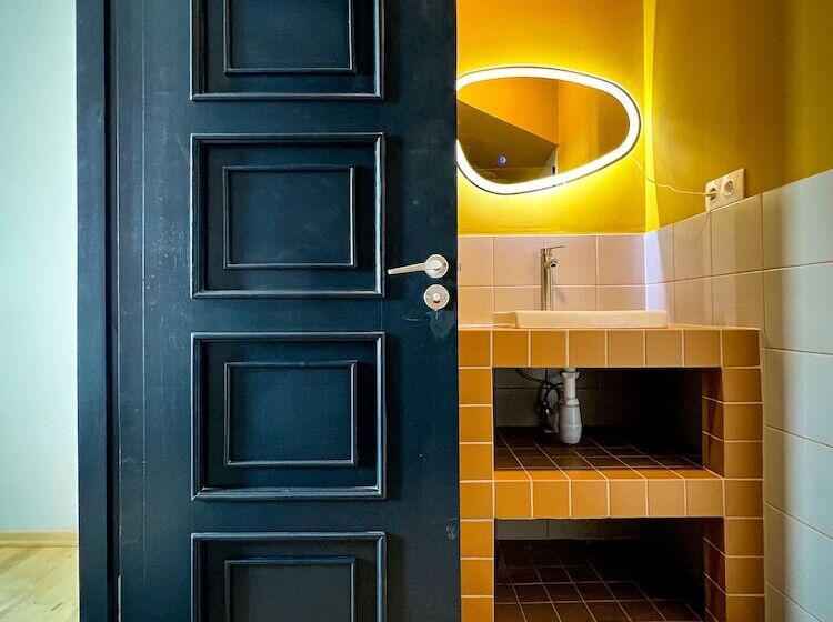 Black Tomato Hostel Kutaisi