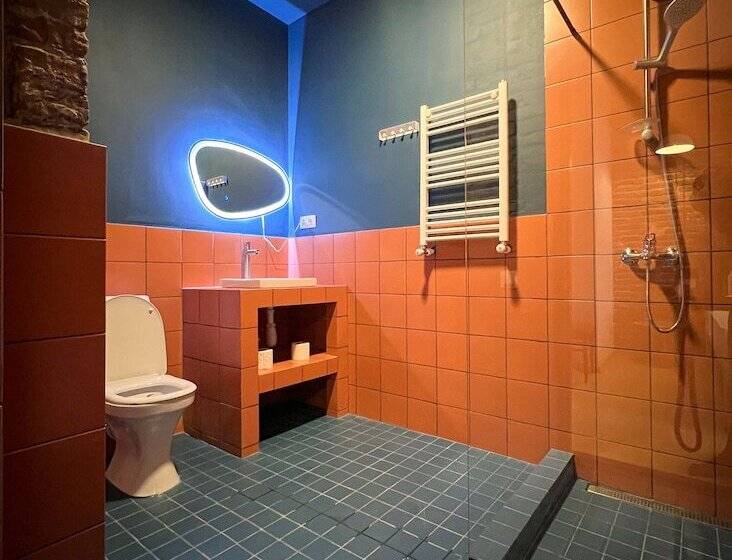 Black Tomato Hostel Kutaisi