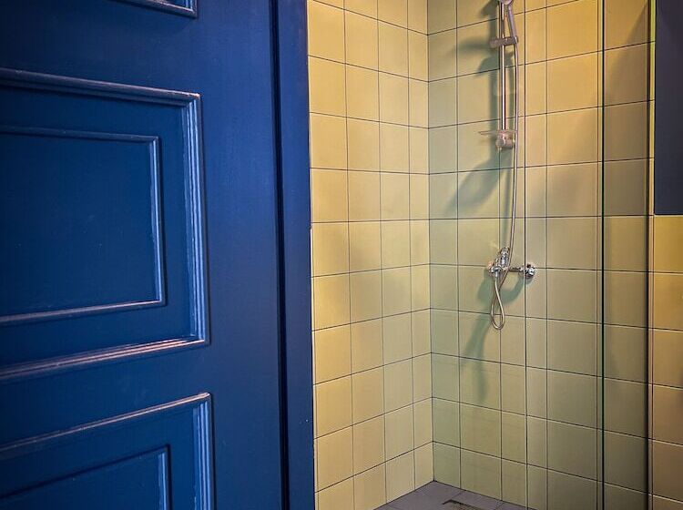 Black Tomato Hostel Kutaisi