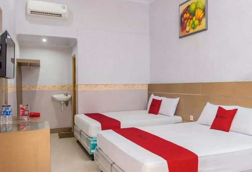 Hotelli Reddoorz Near Goa Panggung