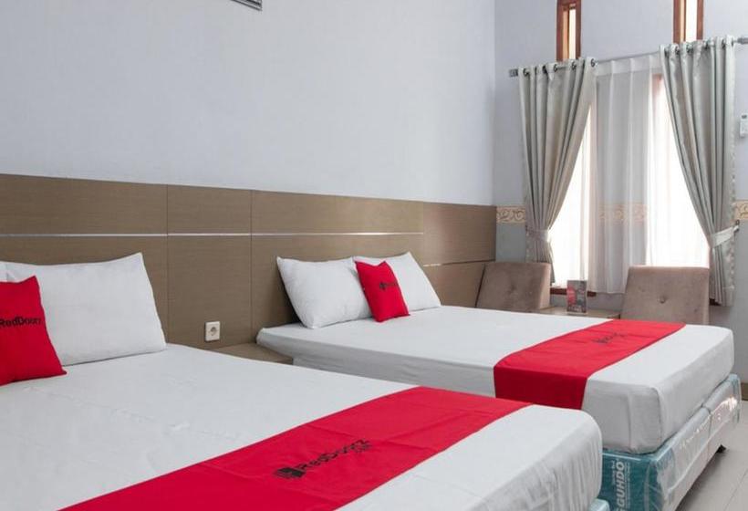 호텔 Reddoorz Near Goa Panggung