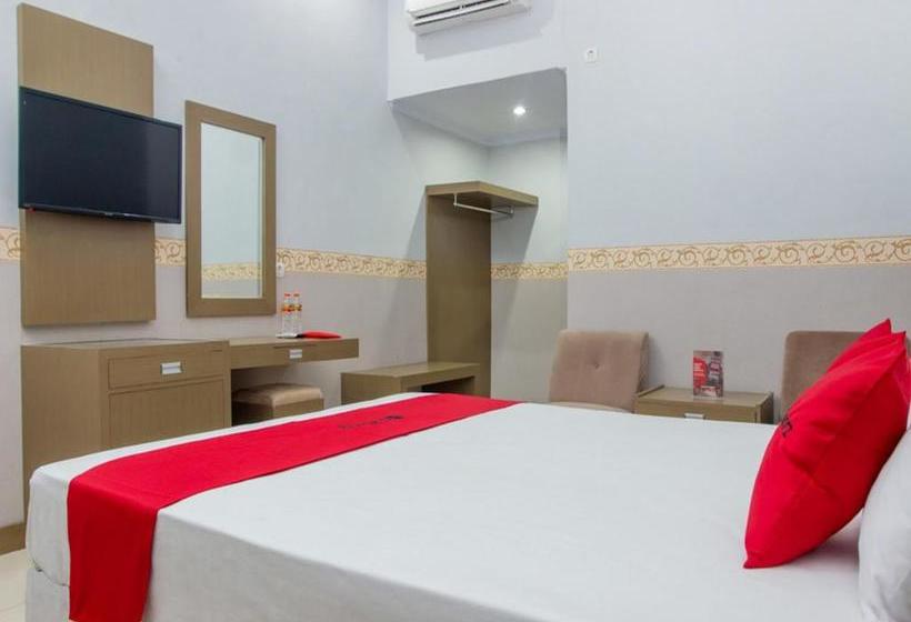 Hotel Reddoorz Near Goa Panggung