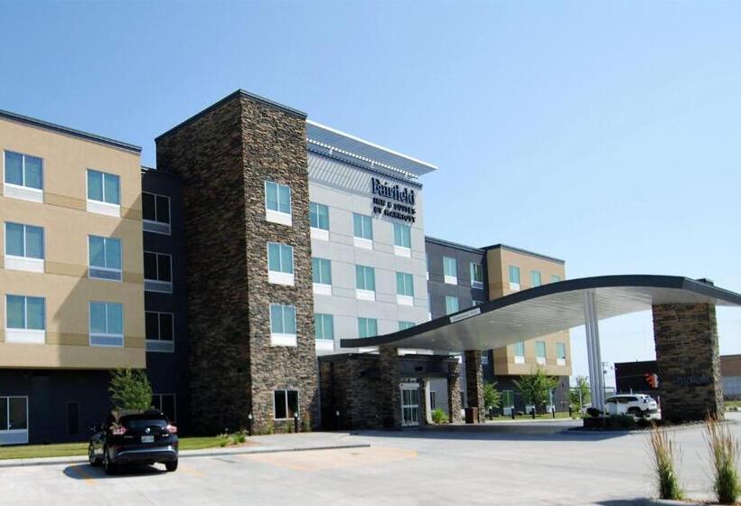 בית מלון כפרי Fairfield Inn & Suites Winona
