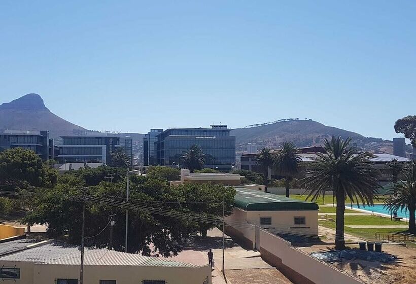 住宿加早餐  The Mountains