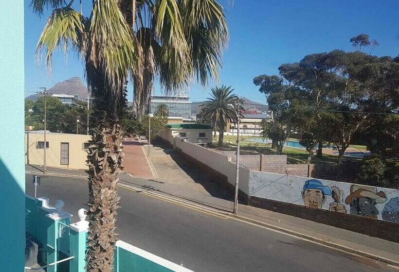 住宿加早餐  The Mountains