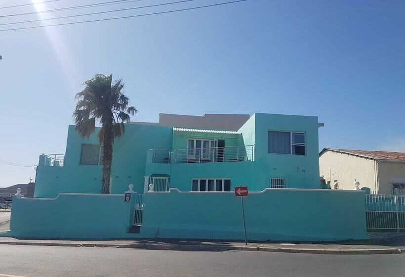 住宿加早餐  The Mountains