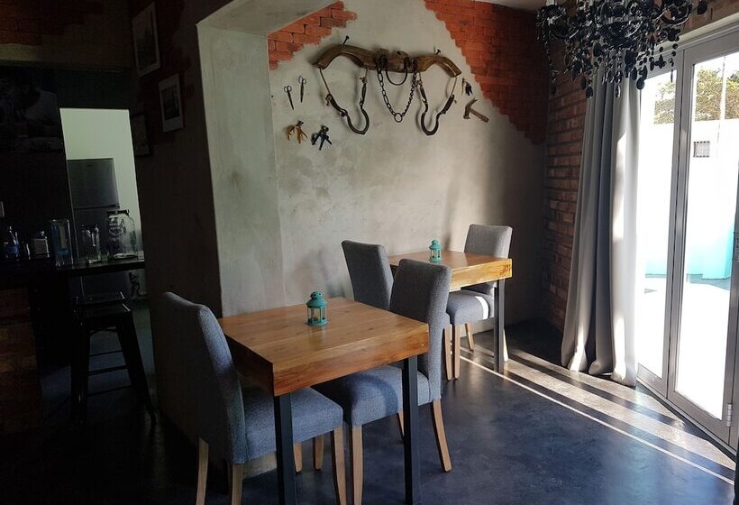 住宿加早餐  The Mountains