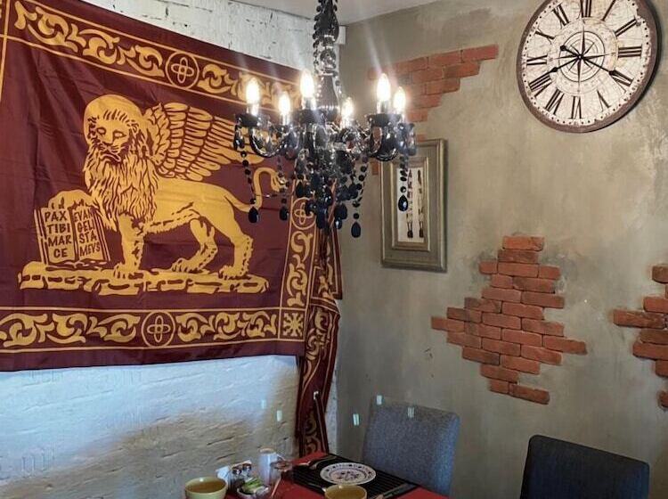 住宿加早餐  The Mountains