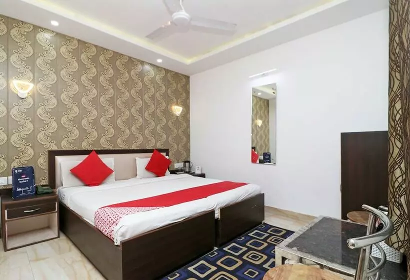 Oyo 36085 Hotel Apollo Agra