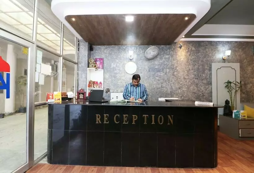 Oyo 36085 Hotel Apollo Agra