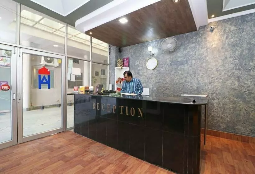 Oyo 36085 Hotel Apollo Agra