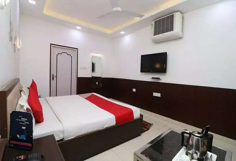 Oyo 36085 Hotel Apollo Agra