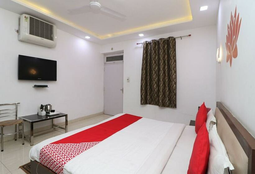 Oyo 36085 Hotel Apollo Agra
