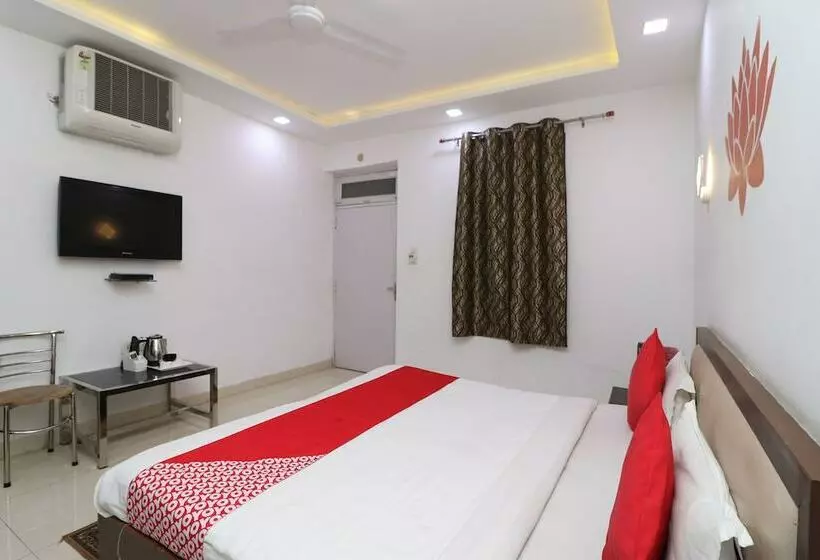 Oyo 36085 Hotel Apollo Agra
