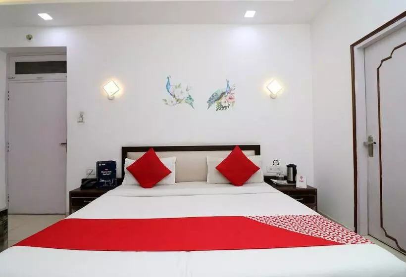 Oyo 36085 Hotel Apollo Agra