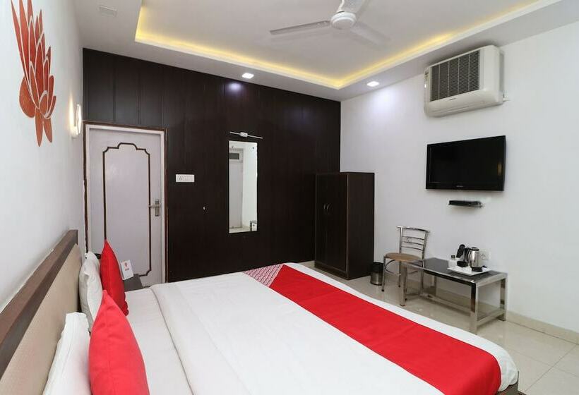 Oyo 36085 Hotel Apollo Agra