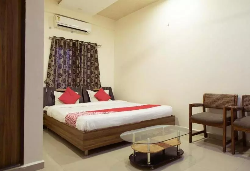 Collection O Hotel Samruddhi