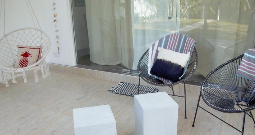 Nocleg ze śniadaniem Villa Layanga   Riverside Guestrooms