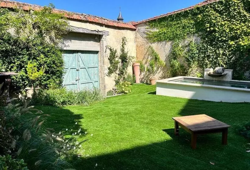 Aamiaismajoitus (B&B) Le Clos De La Cathedrale