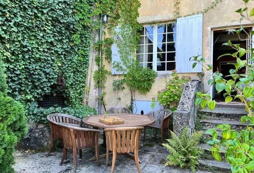 Aamiaismajoitus (B&B) Le Clos De La Cathedrale