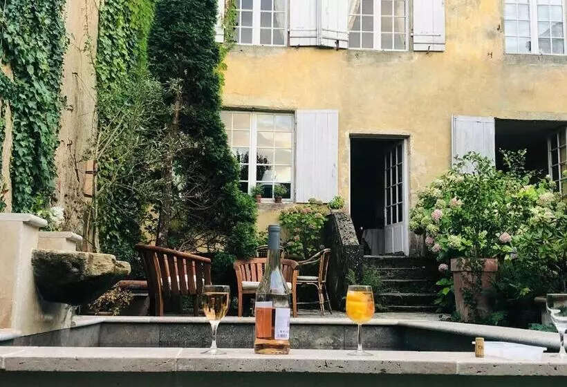 Aamiaismajoitus (B&B) Le Clos De La Cathedrale