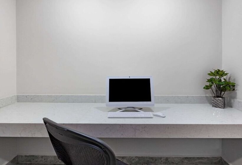 فندق Days Inn By Wyndham Piedras Negras