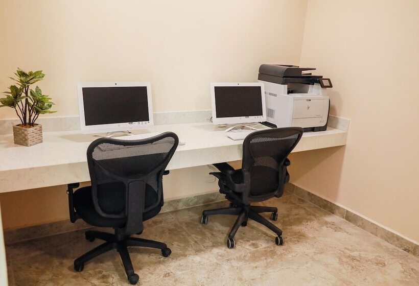 فندق Days Inn By Wyndham Piedras Negras