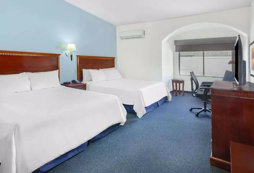 ホテル Days Inn By Wyndham Piedras Negras
