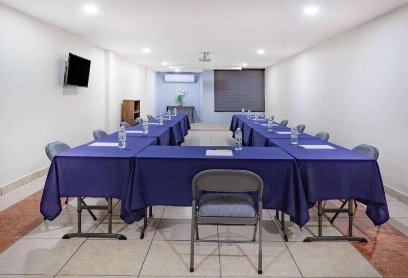 فندق Days Inn By Wyndham Piedras Negras