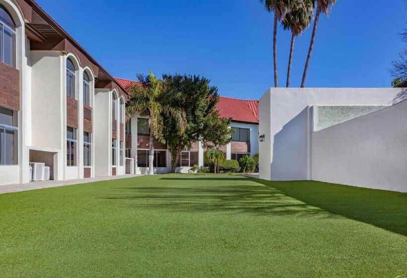 فندق Days Inn By Wyndham Piedras Negras