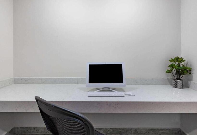 فندق Days Inn By Wyndham Piedras Negras