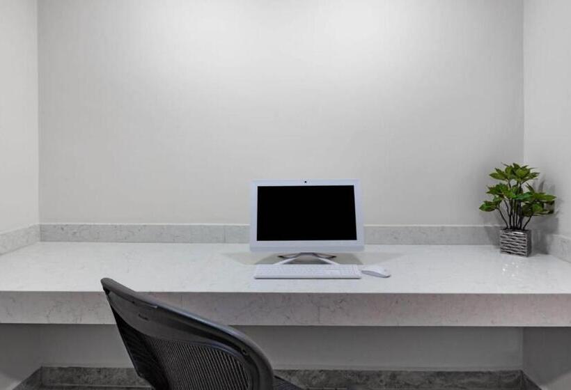 فندق Days Inn By Wyndham Piedras Negras