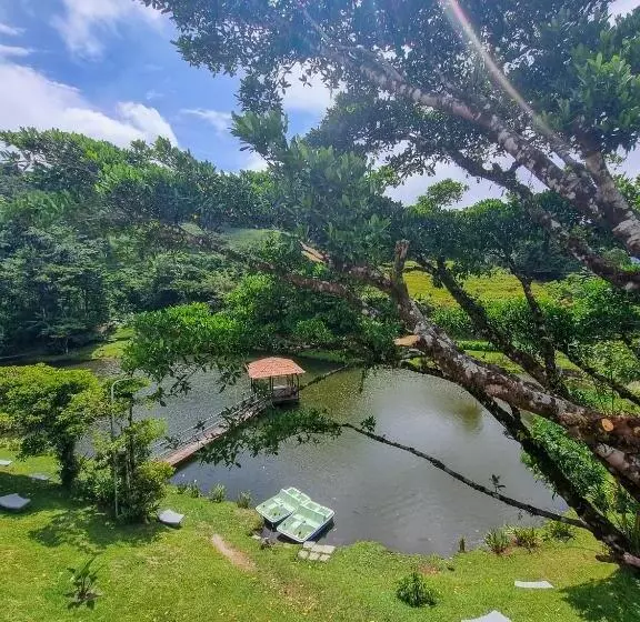 هاستل Burbi Lake Lodge Monteverde