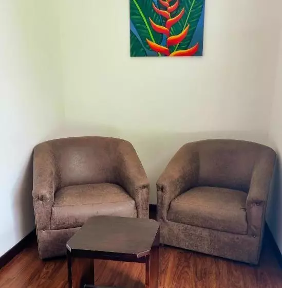 هاستل Burbi Lake Lodge Monteverde