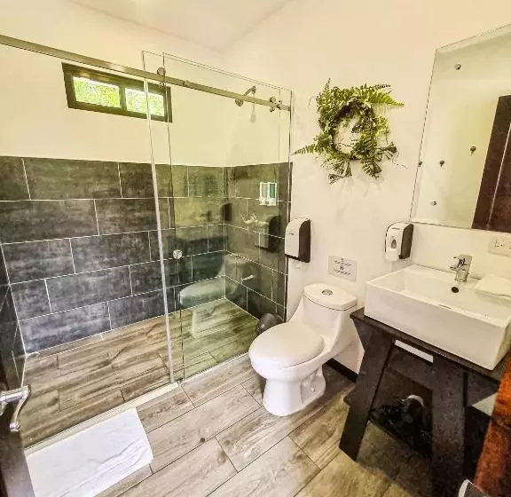 هاستل Burbi Lake Lodge Monteverde