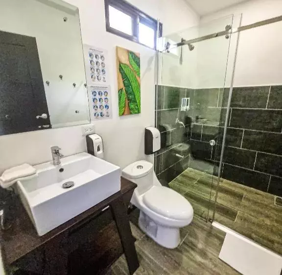 هاستل Burbi Lake Lodge Monteverde