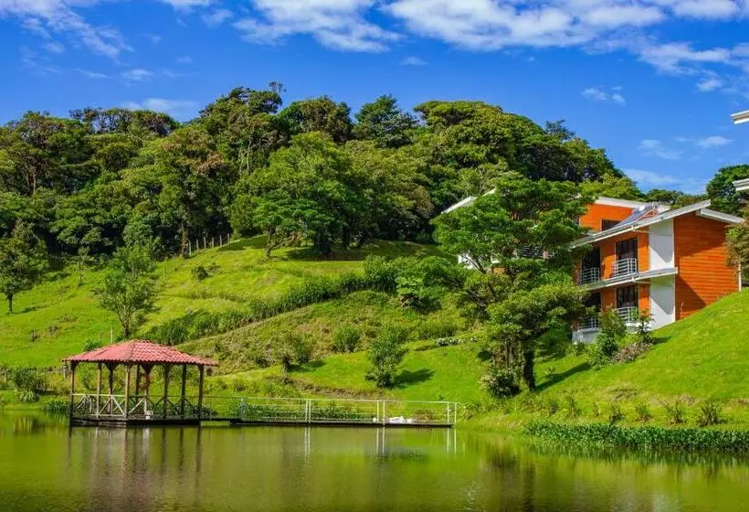 هاستل Burbi Lake Lodge Monteverde