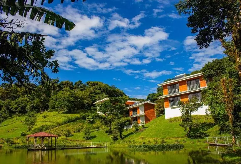 هاستل Burbi Lake Lodge Monteverde