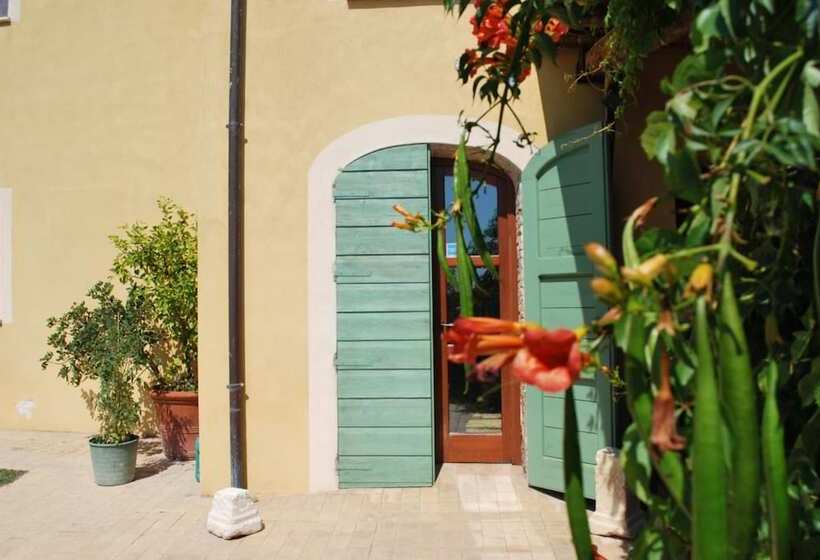 בית מלון כפרי Agriturismo Le Magnolie