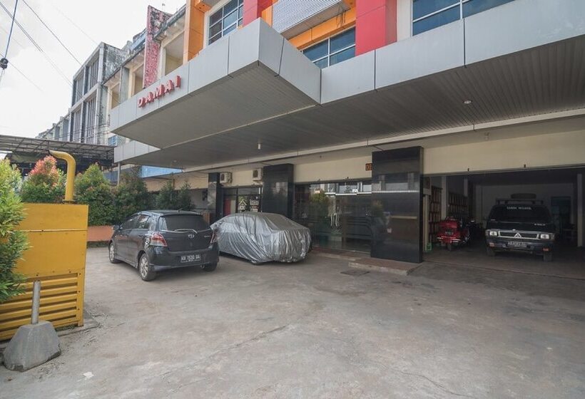 ペンション Reddoorz Near Gajah Mada Pontianak