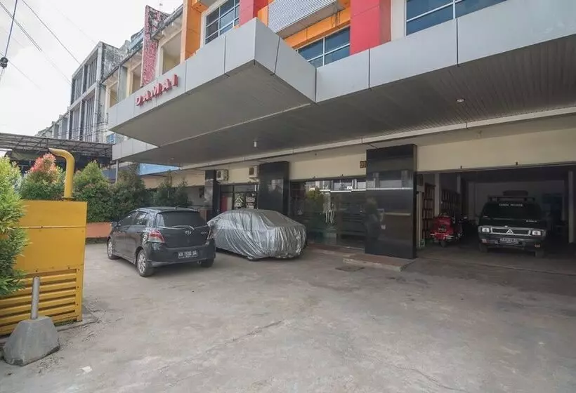 ペンション Reddoorz Near Gajah Mada Pontianak