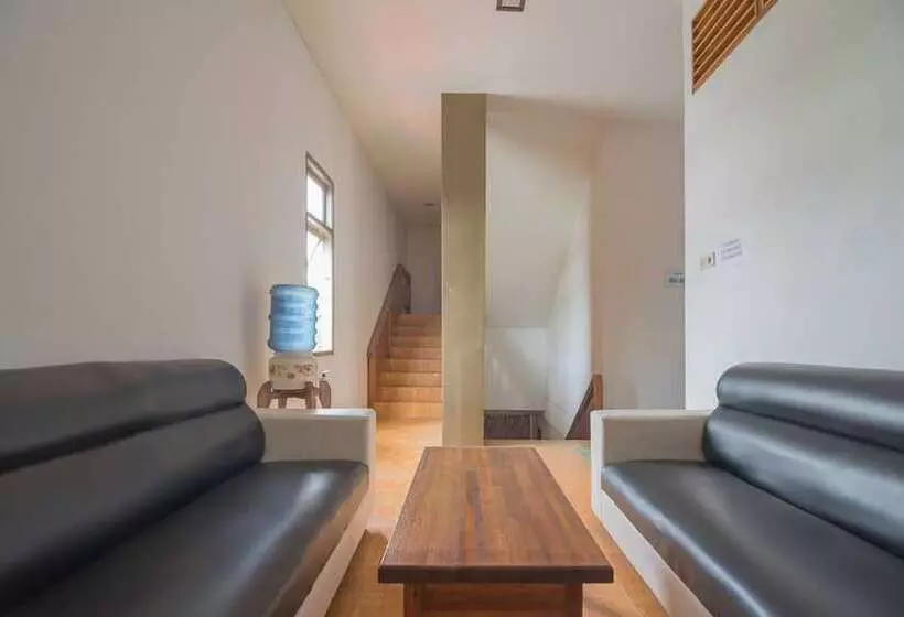 ペンション Reddoorz Near Gajah Mada Pontianak