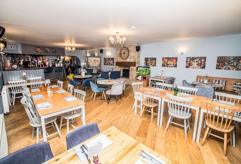 فندق صغير The Saxon Inn