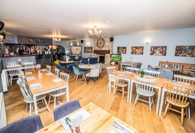 Hostel The Saxon Inn